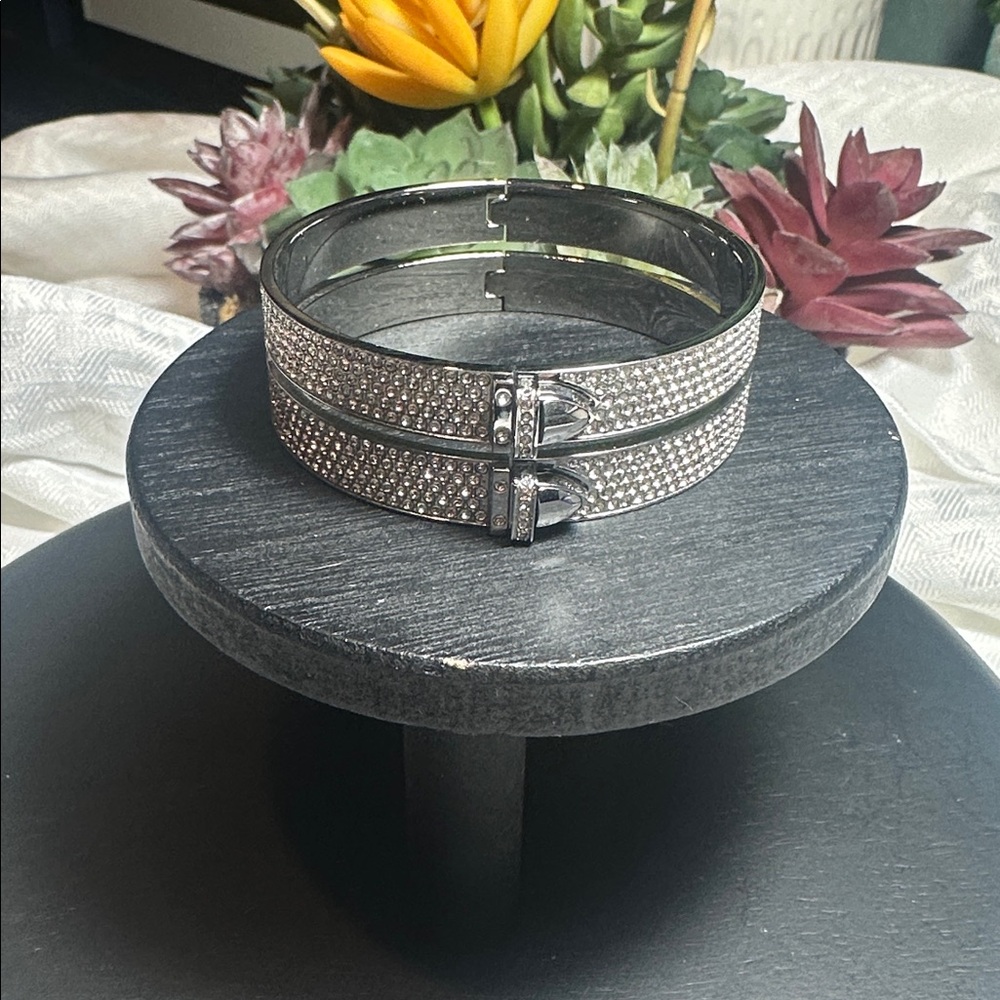 -Swarovski crystals- bracelet Distinct silver bangle diamonds